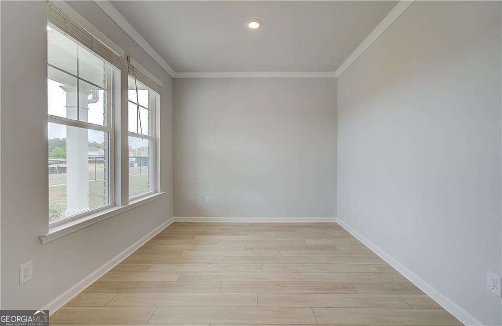 261 Chiswick Loop Property Photo 5