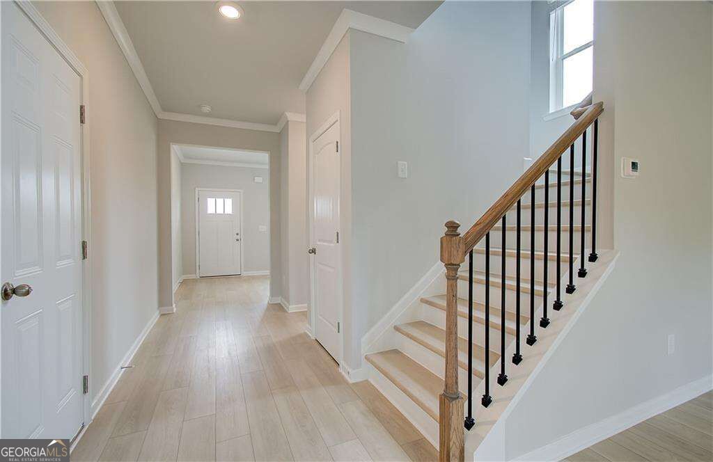 261 Chiswick Loop Property Photo 6