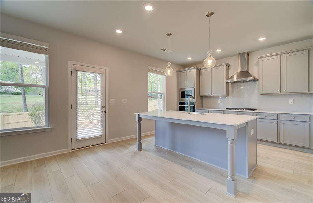 261 Chiswick Loop Property Photo 9