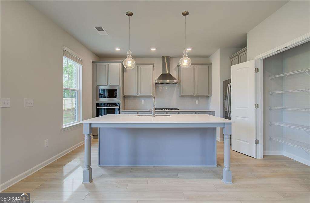 261 Chiswick Loop Property Photo 10