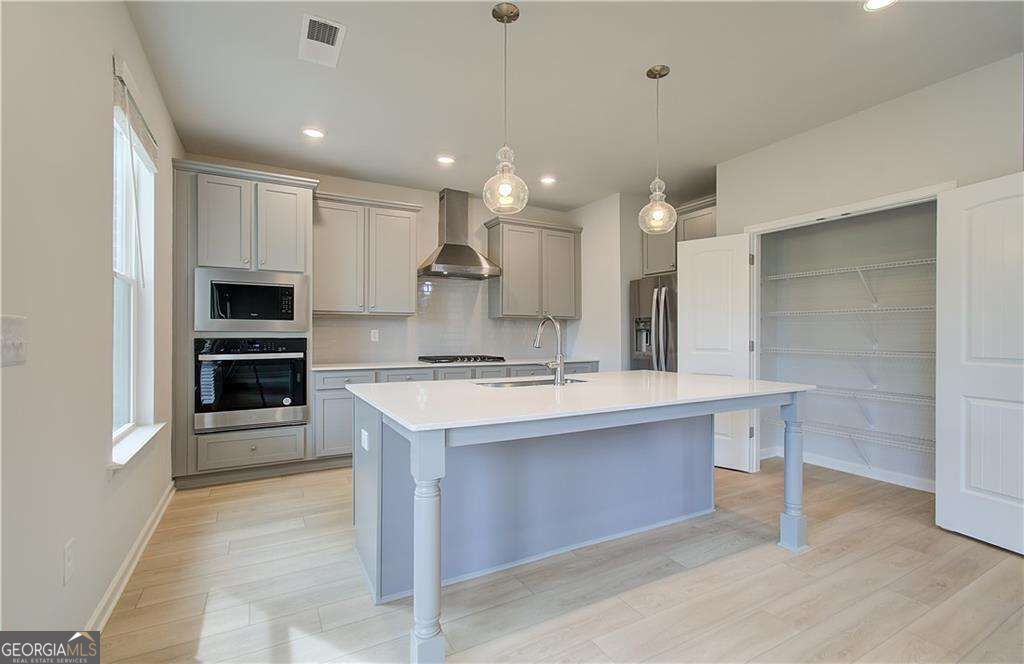 261 Chiswick Loop Property Photo 11