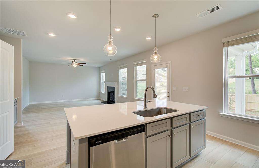 261 Chiswick Loop Property Photo 12