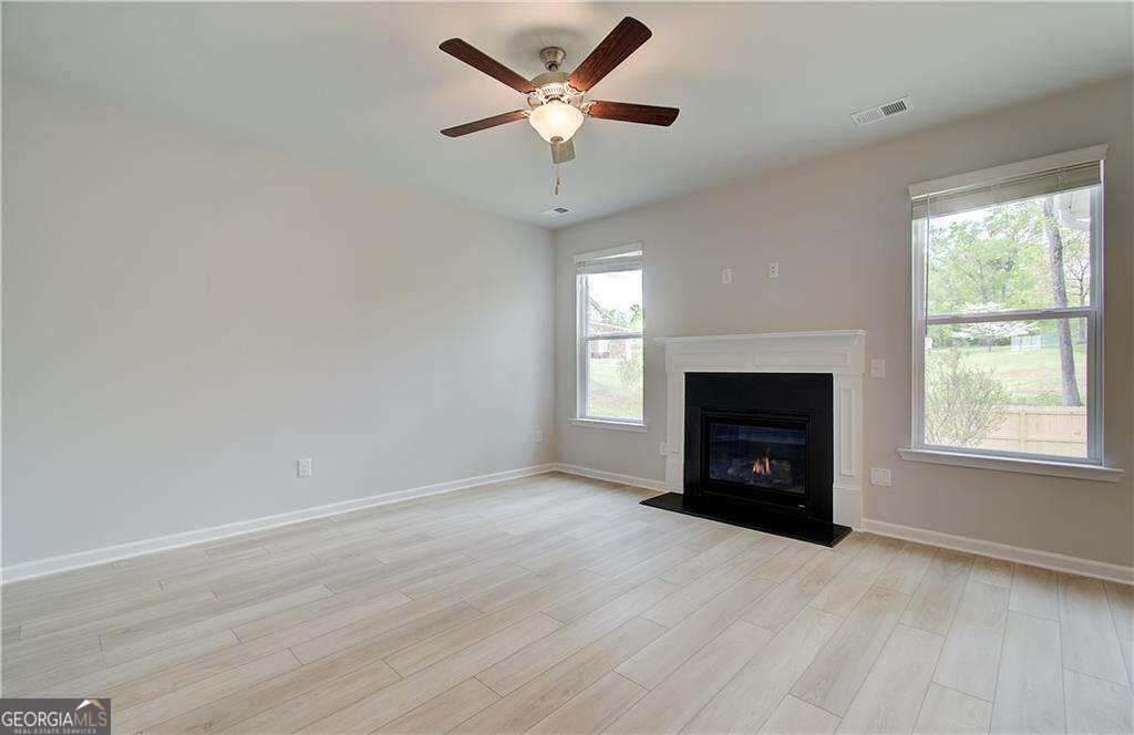 261 Chiswick Loop Property Photo 13