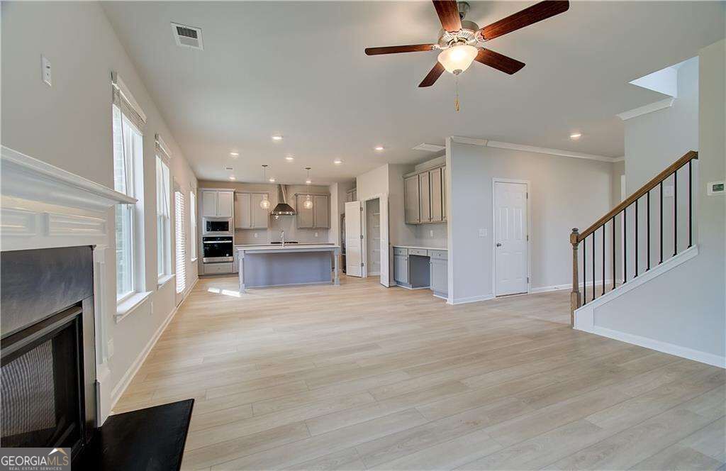 261 Chiswick Loop Property Photo 15