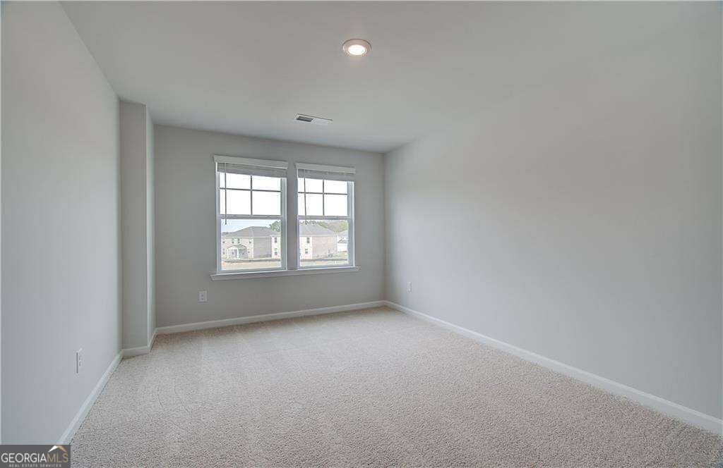 261 Chiswick Loop Property Photo 18