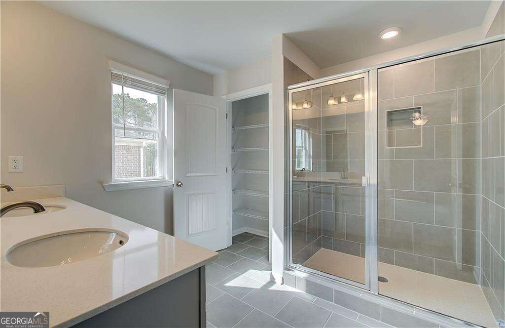 261 Chiswick Loop Property Photo 24