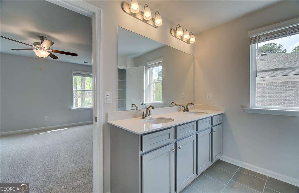 261 Chiswick Loop Property Photo 25