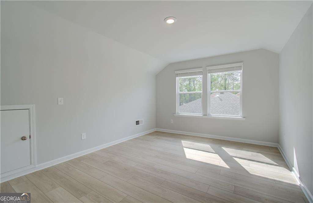 261 Chiswick Loop Property Photo 28
