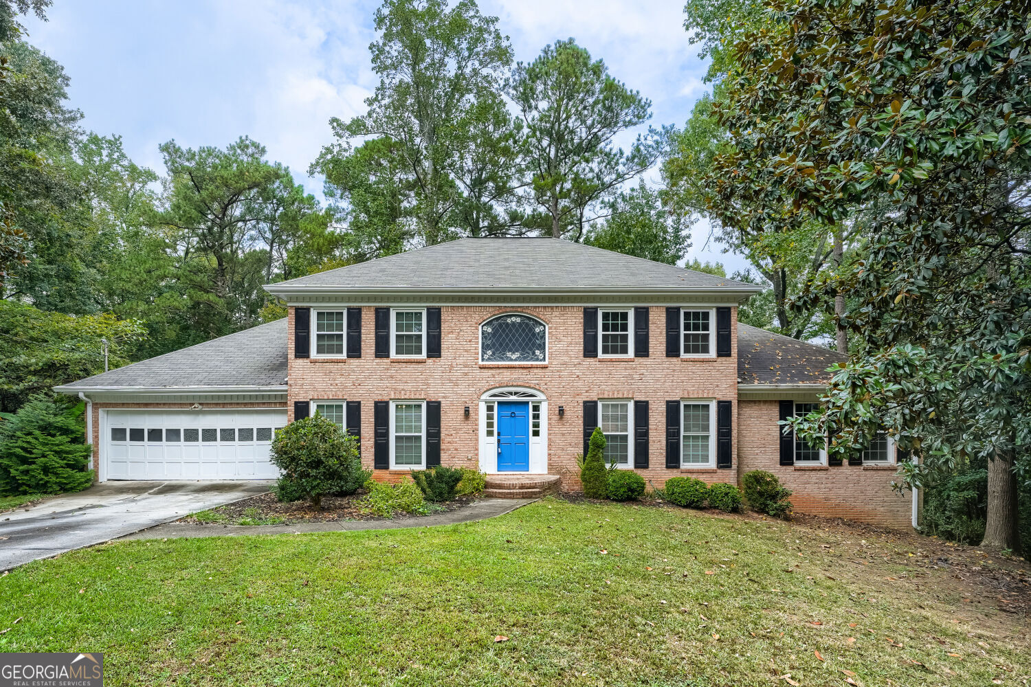 2562 River Knoll Drive SW