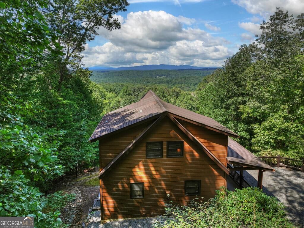 8 North Face Drive Property Photo 1