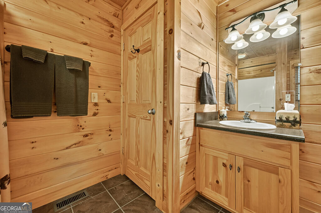 8 North Face Drive Property Photo 45