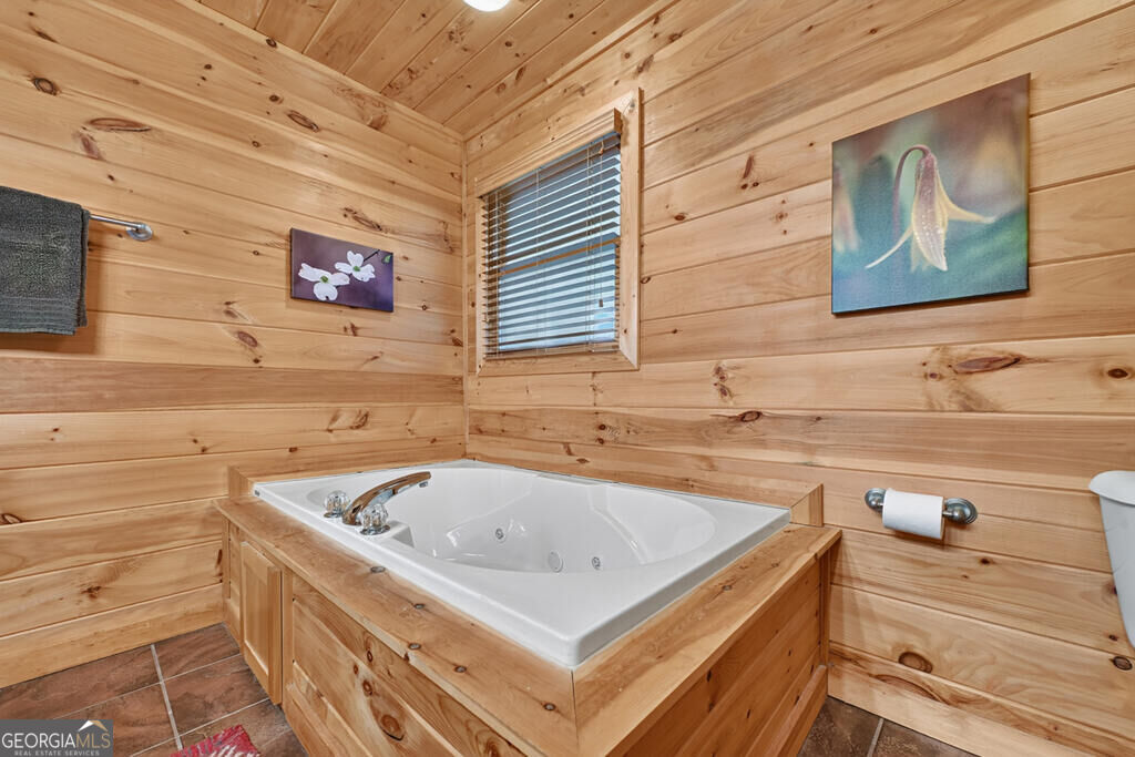 8 North Face Drive Property Photo 55