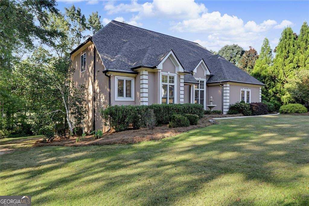 884 Fairway Drive Property Photo 3