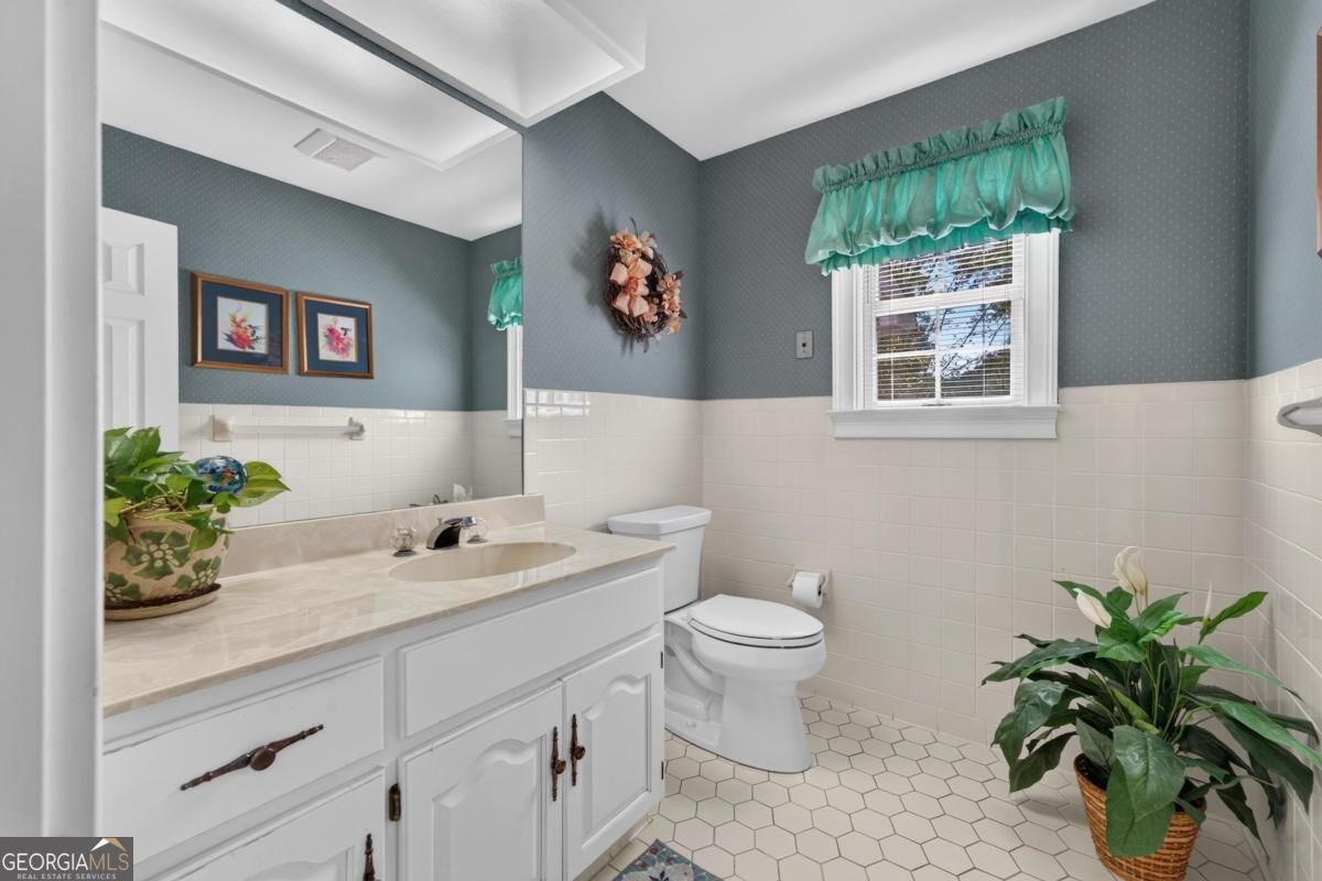 100 Bradford Drive Property Photo 16