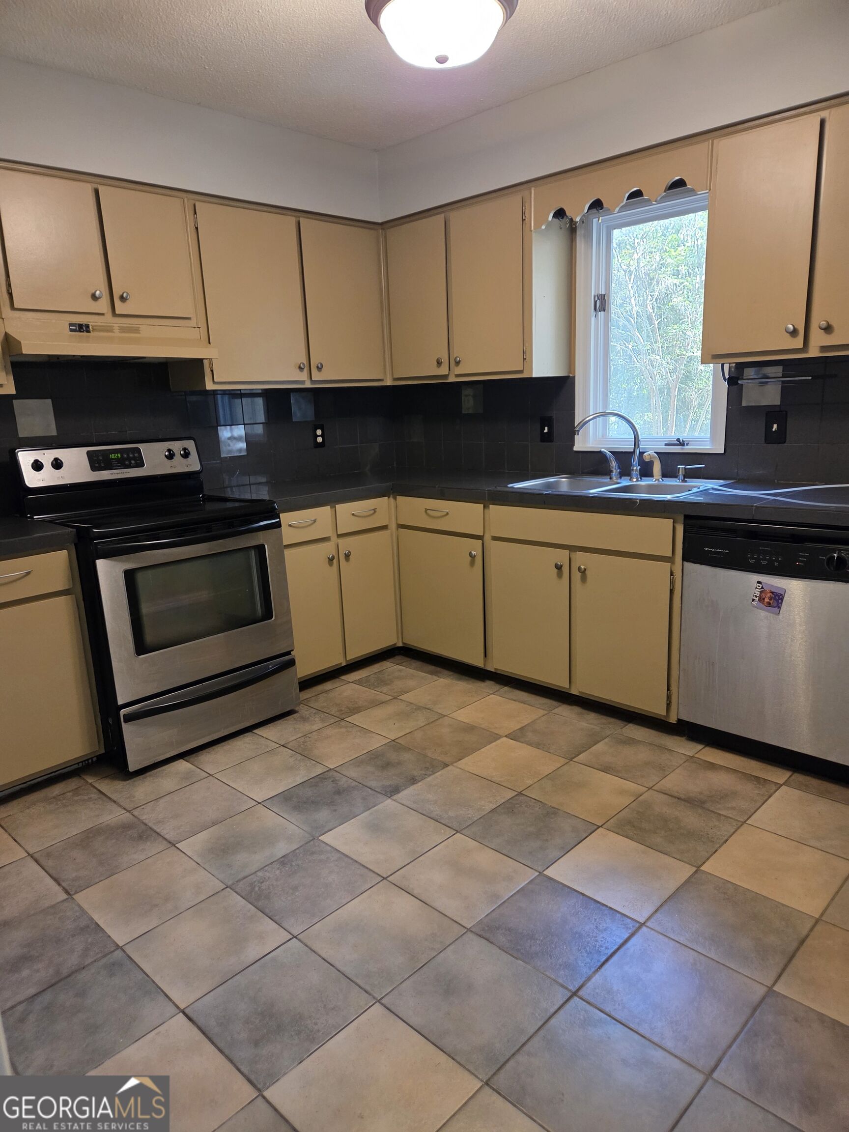 112 Greenbriar Trail Property Photo 4