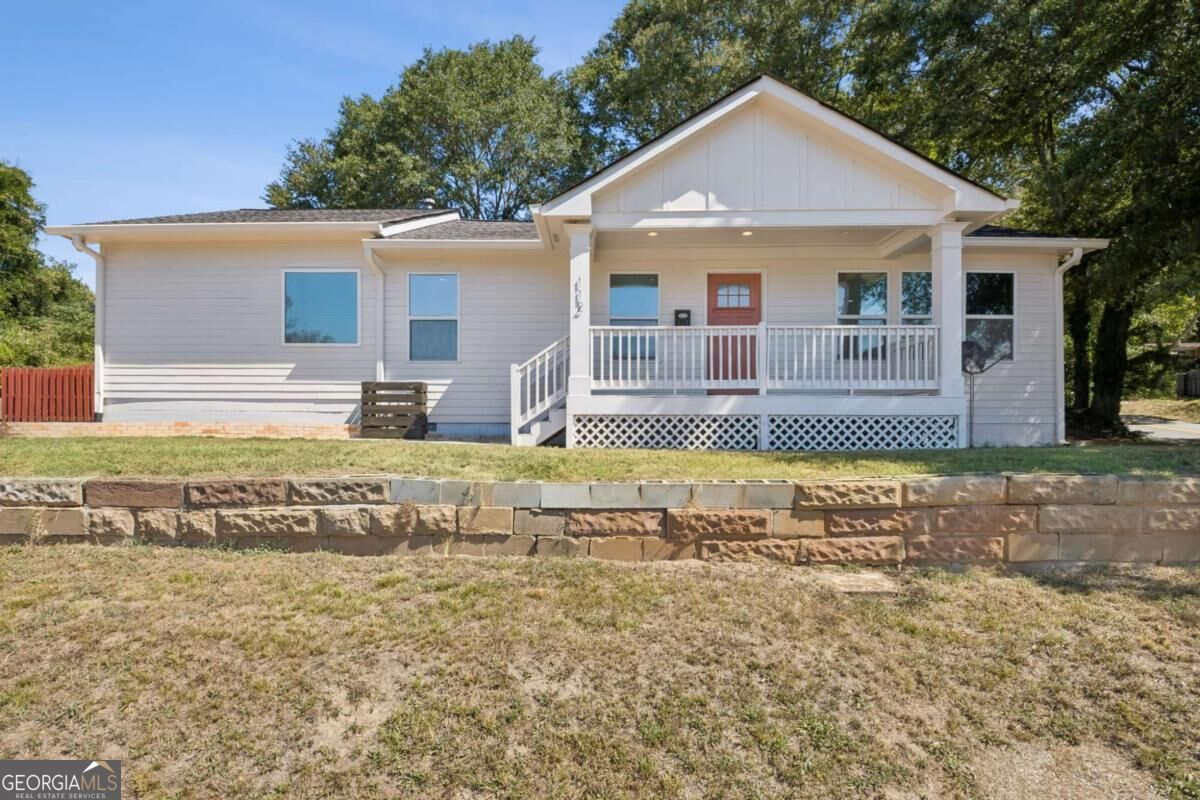 112 E Stephens Street Property Photo 2