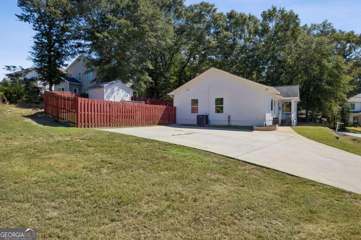 112 E Stephens Street Property Photo 5