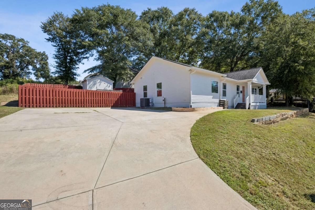 112 E Stephens Street Property Photo 6