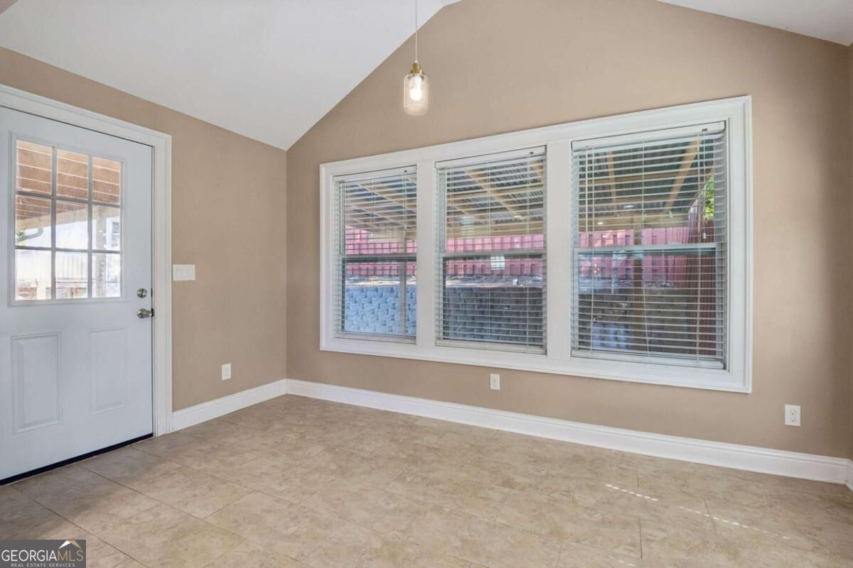112 E Stephens Street Property Photo 23