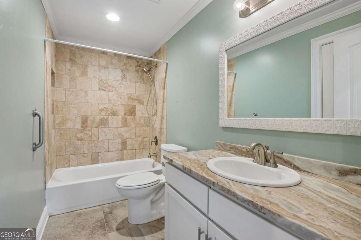 112 E Stephens Street Property Photo 38