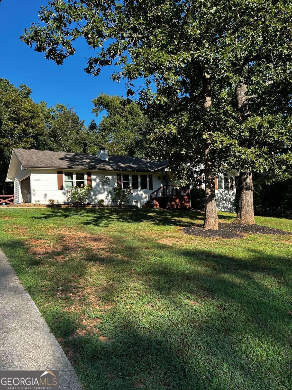 1738 Sandy Court Property Photo 1
