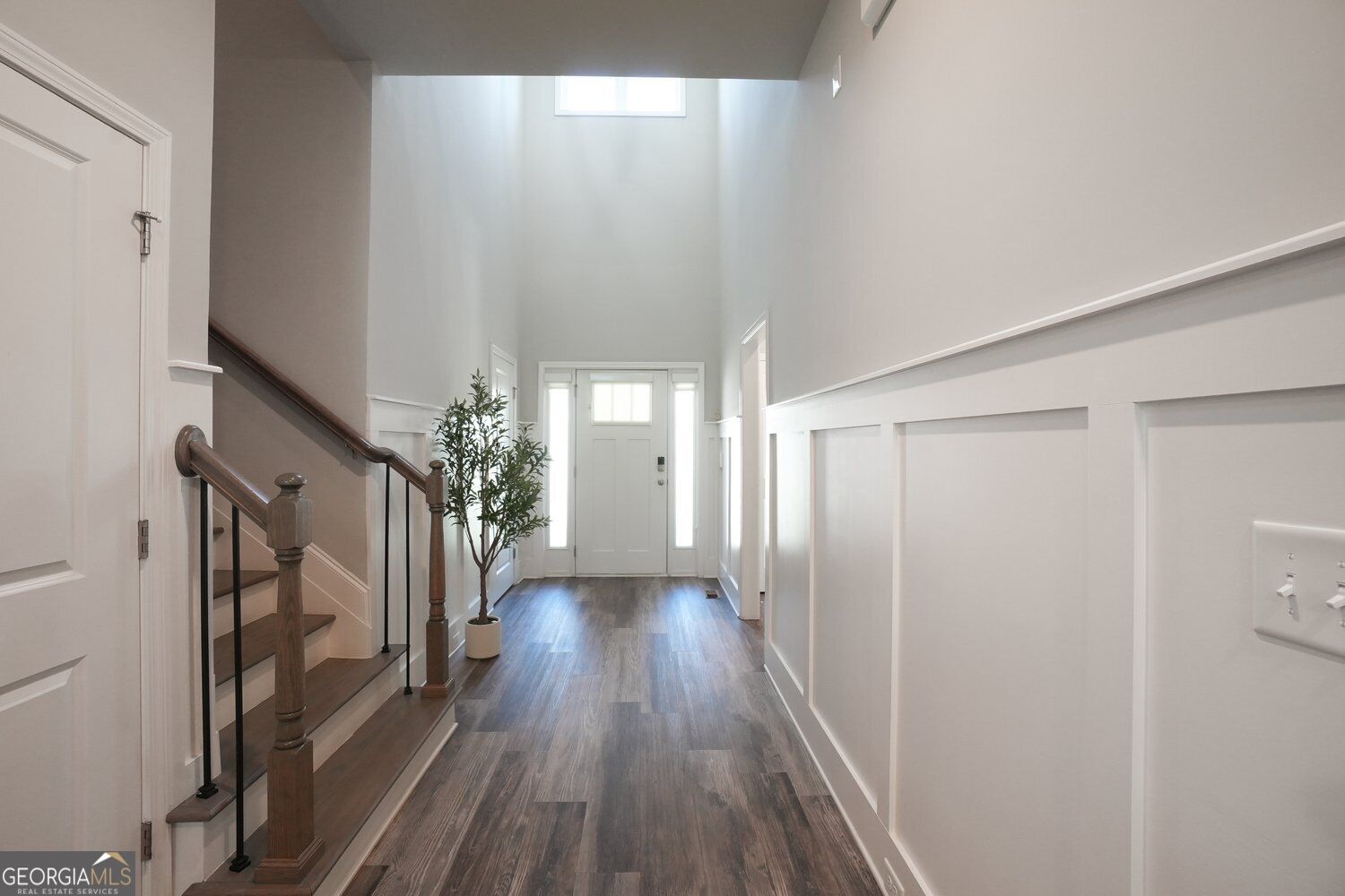 1880 Grand Lanier Drive Property Photo 6