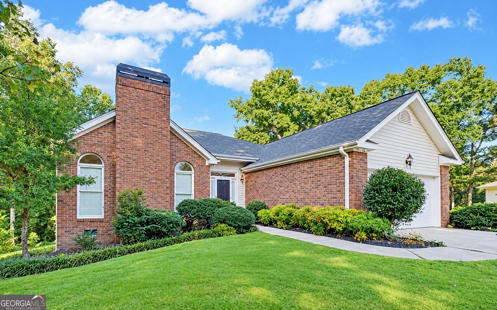 55 Shenandoah Drive Property Photo 1