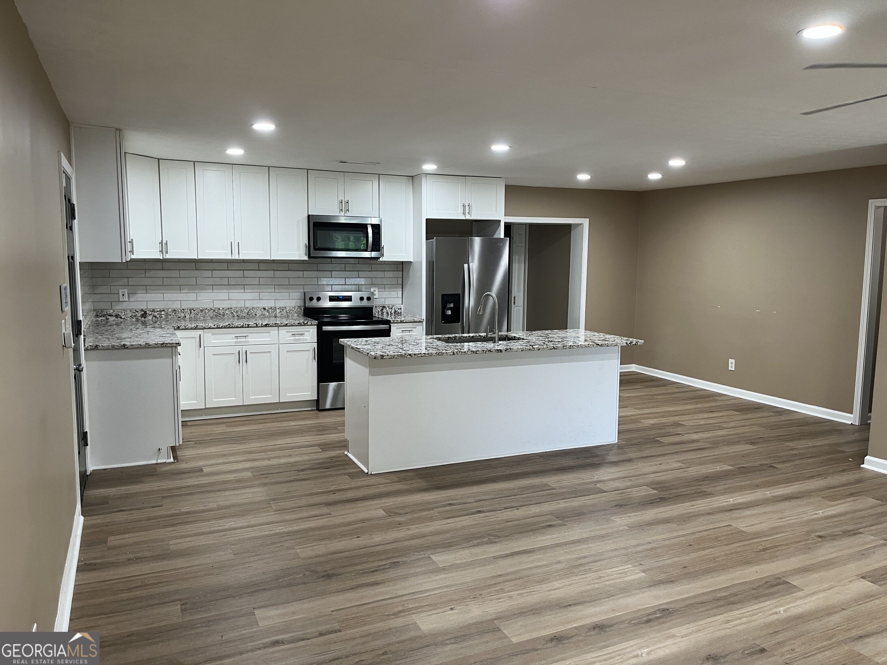 5142 Delray Drive Property Photo 4