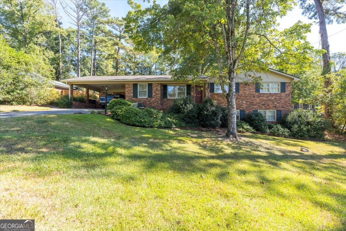 1227 Newport Place Property Photo 1