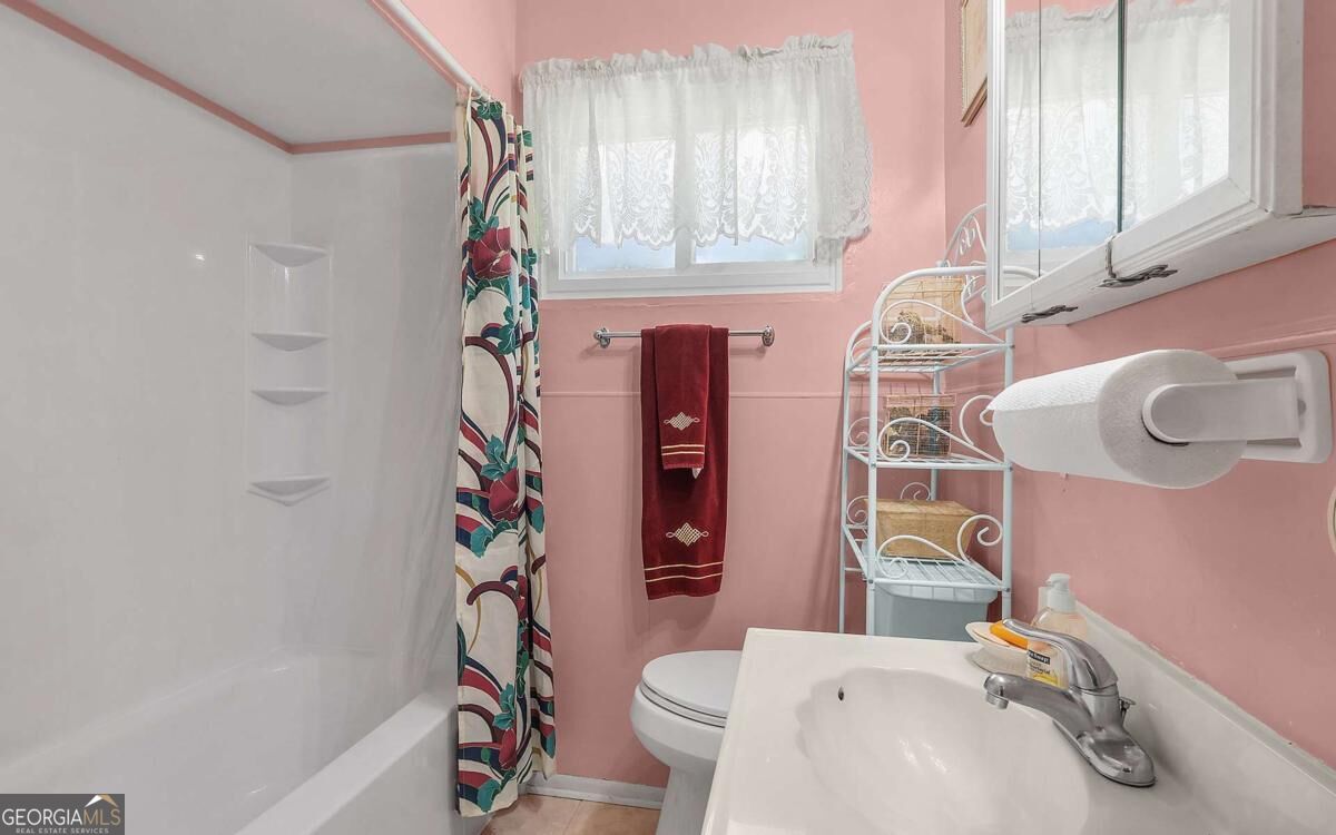 2438 E 39th Street Property Photo 8