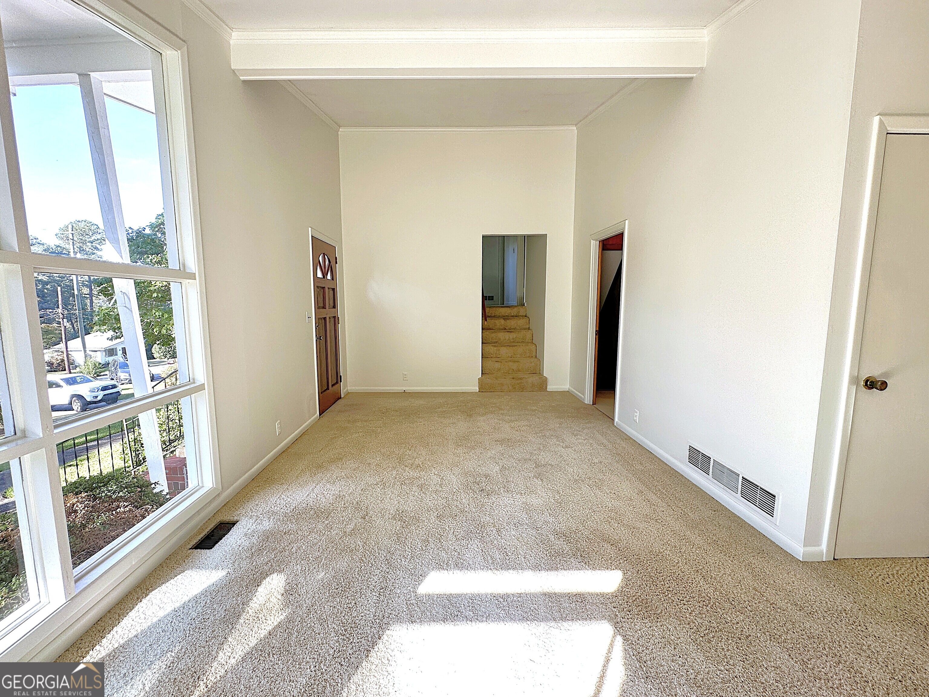 136 S Chilton Crescent Property Photo 4