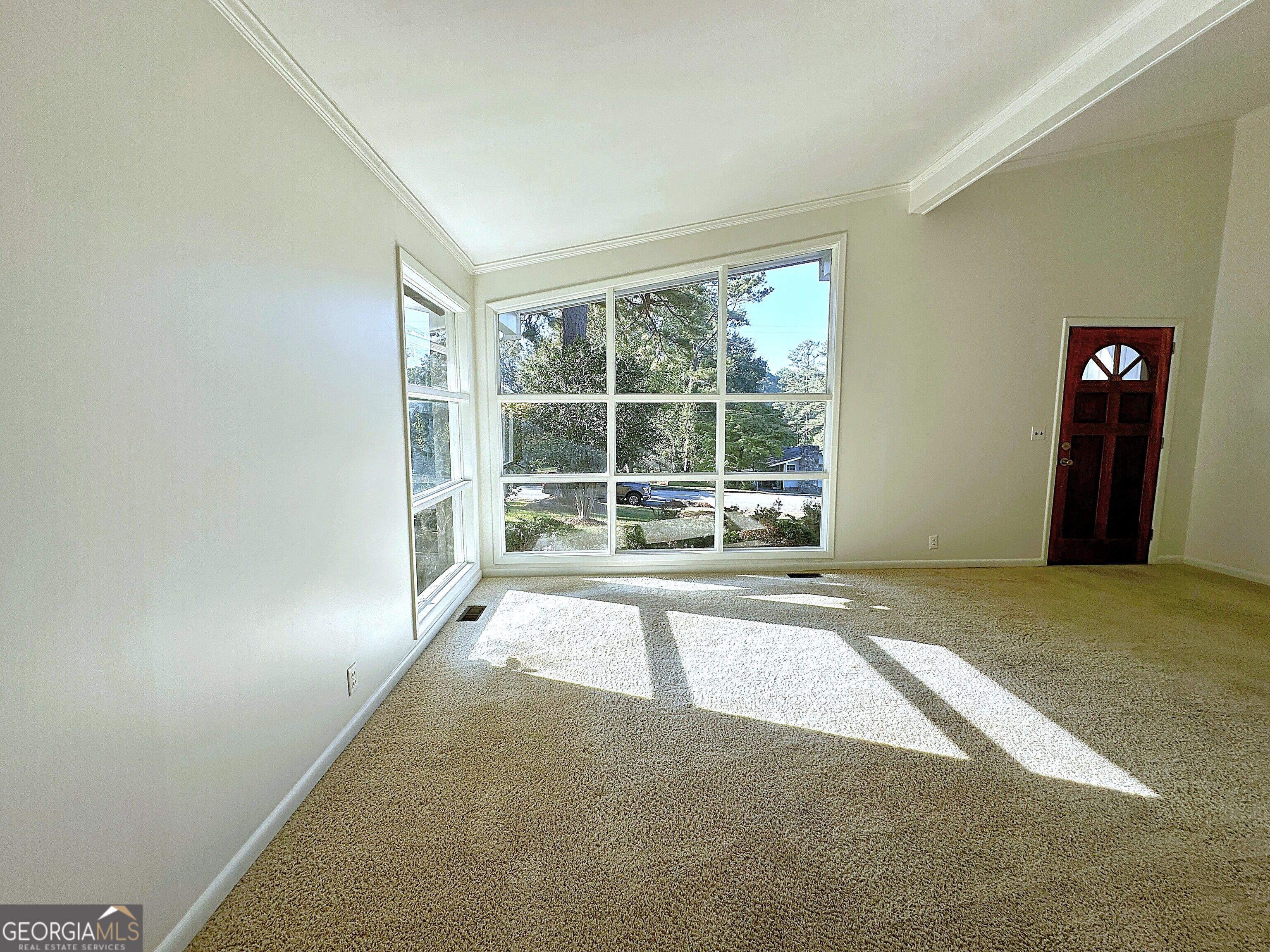 136 S Chilton Crescent Property Photo 6