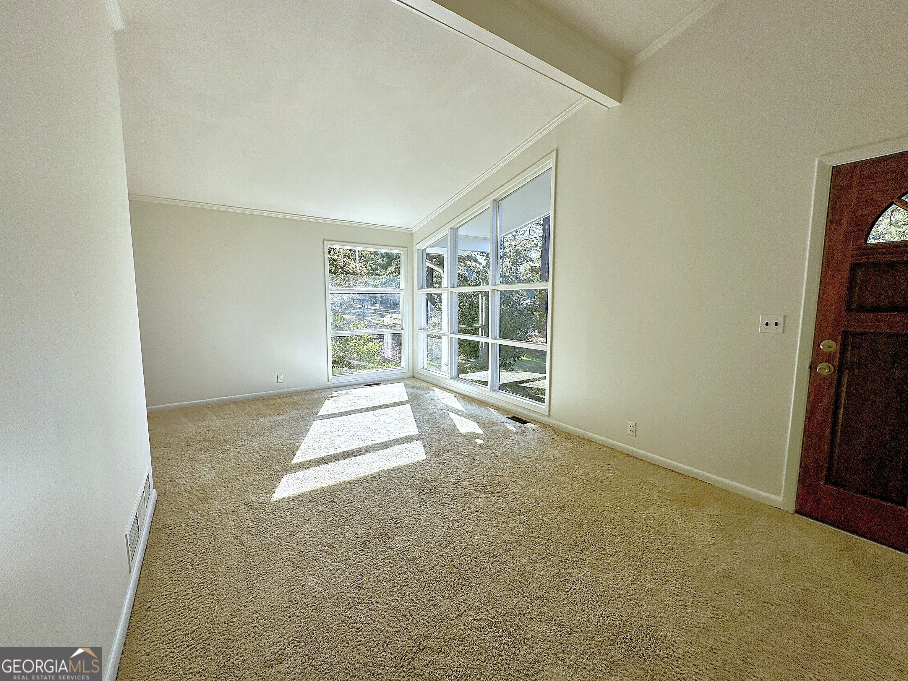 136 S Chilton Crescent Property Photo 8