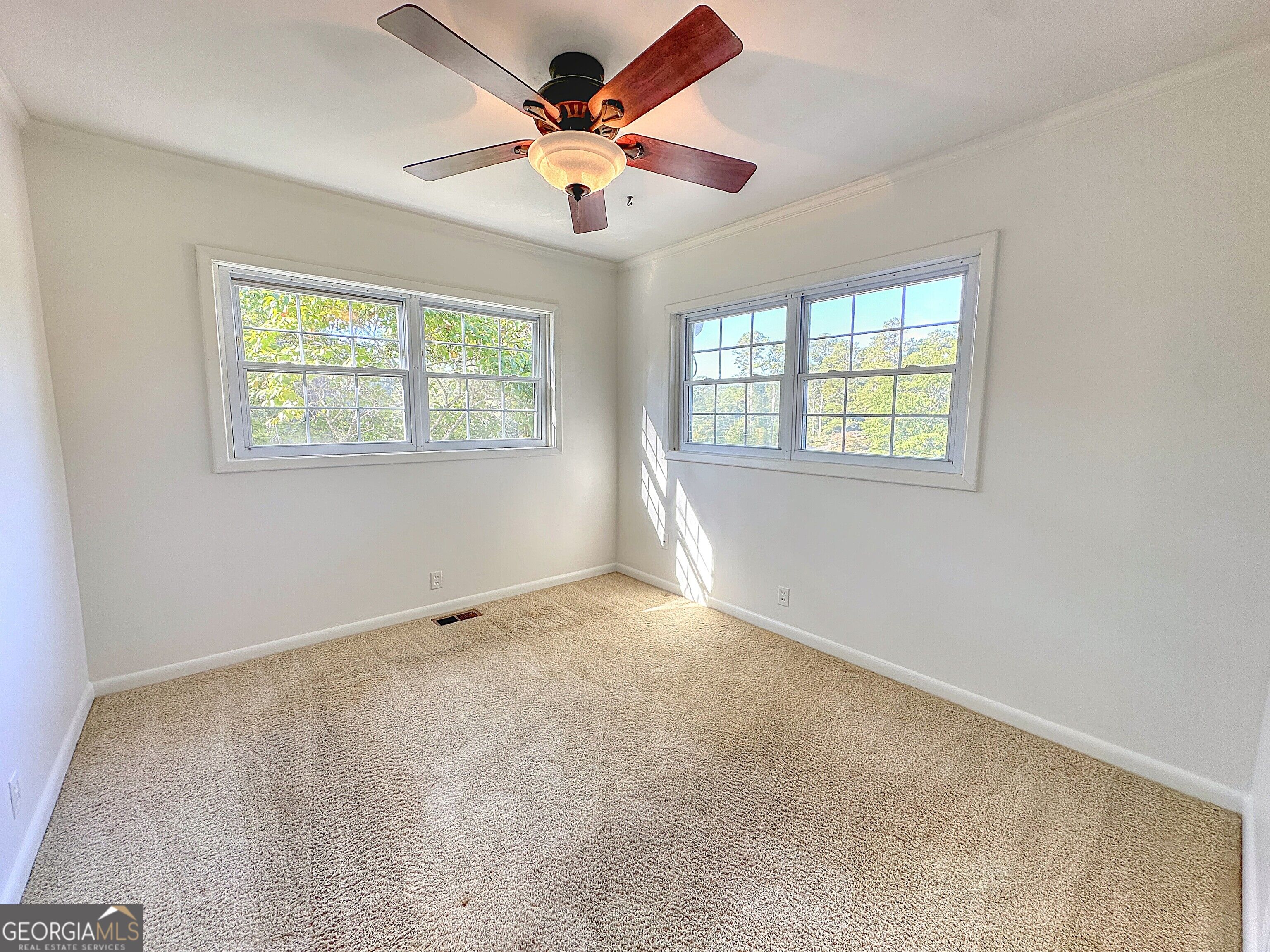 136 S Chilton Crescent Property Photo 16