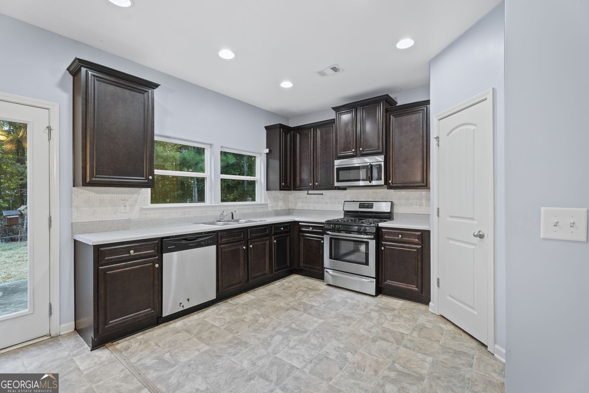 49 Windsor Way Property Photo 13