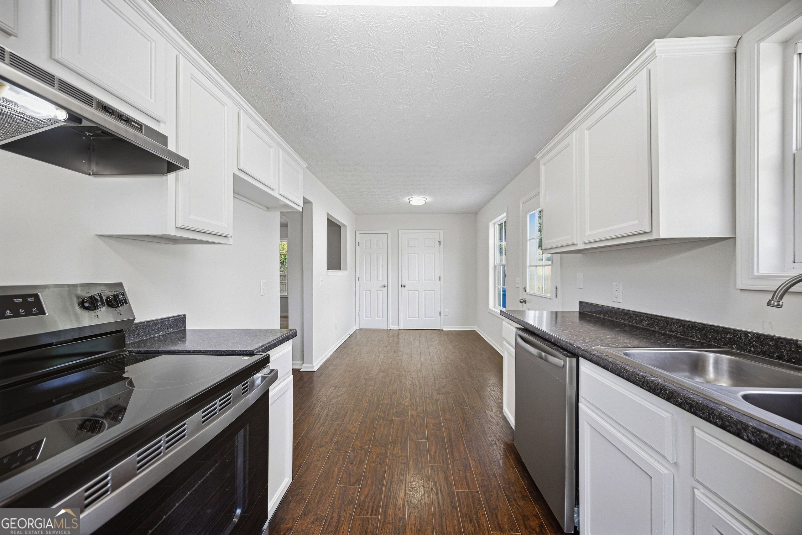 330 Dreamland Court Property Photo 2