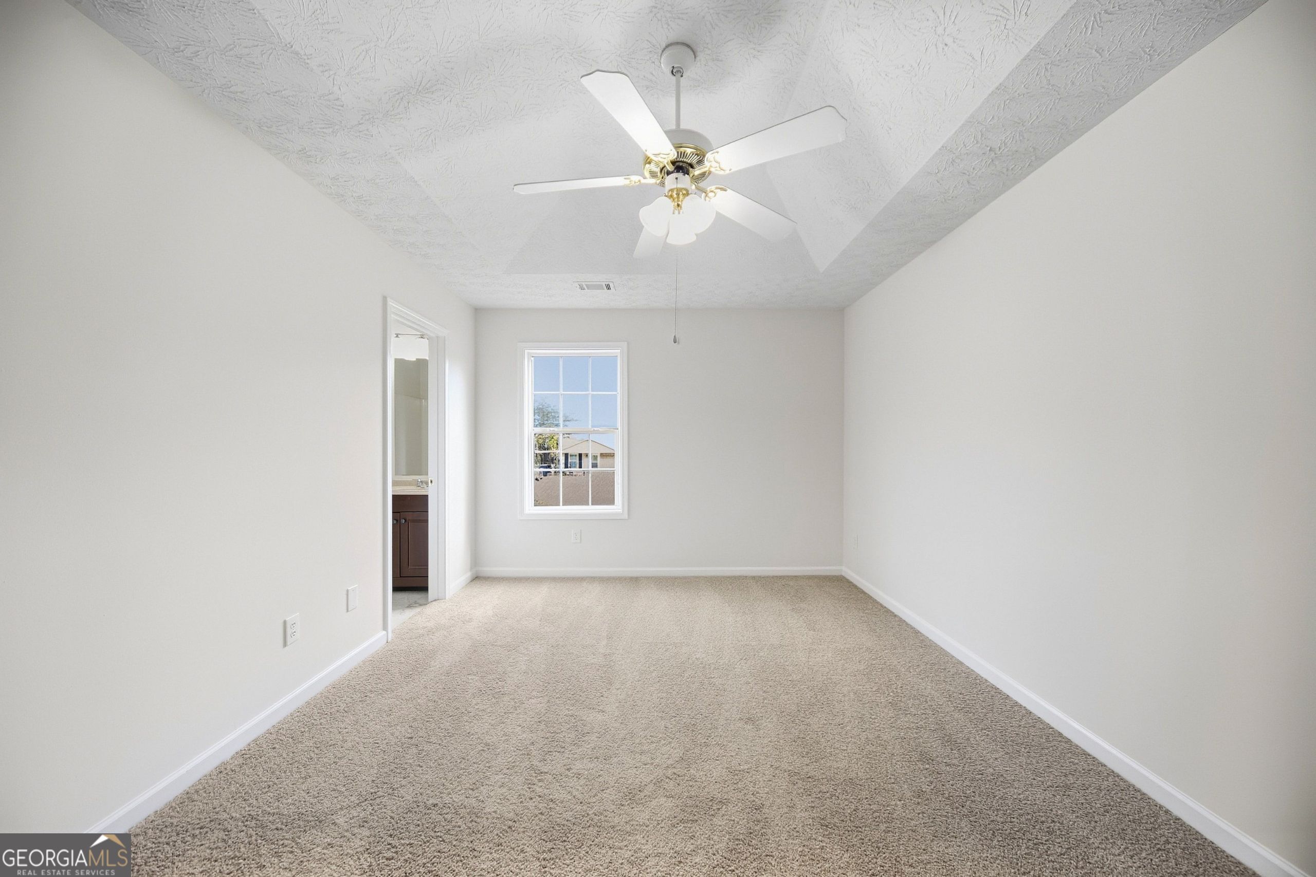 330 Dreamland Court Property Photo 3