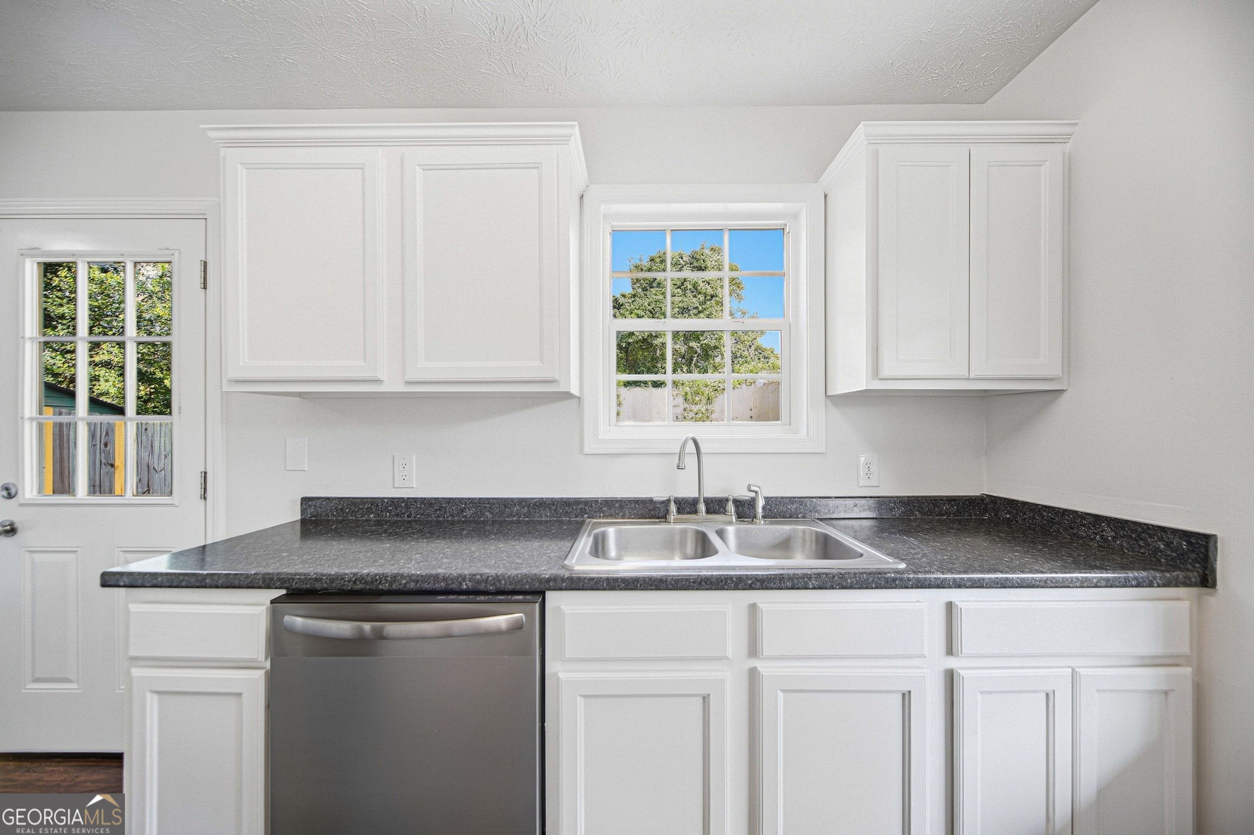 330 Dreamland Court Property Photo 6