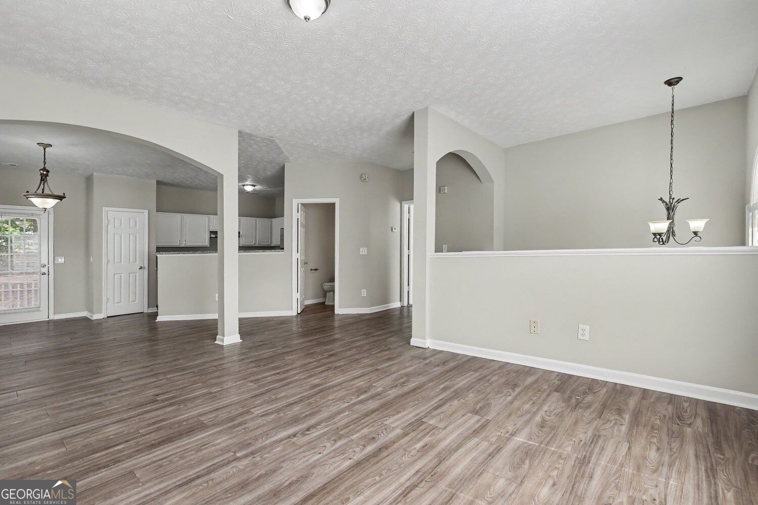 4102 Robin Circle Property Photo 3