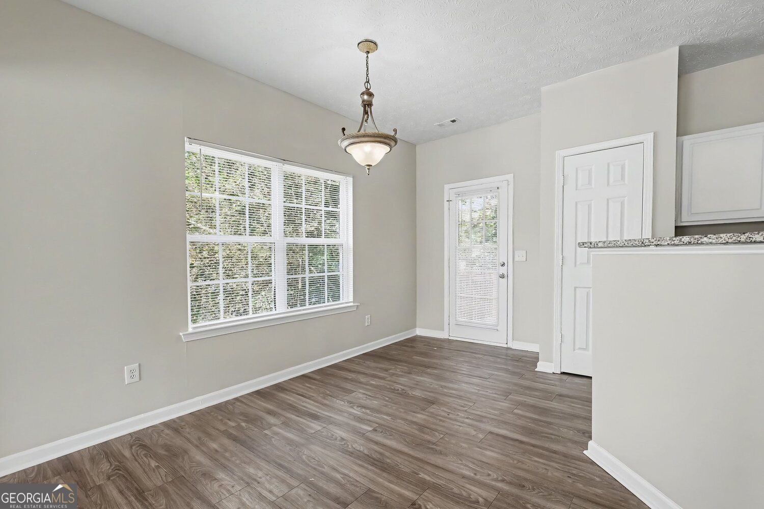 4102 Robin Circle Property Photo 4