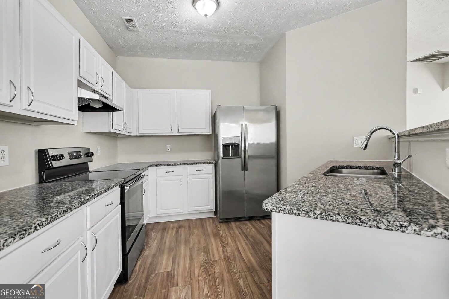 4102 Robin Circle Property Photo 5