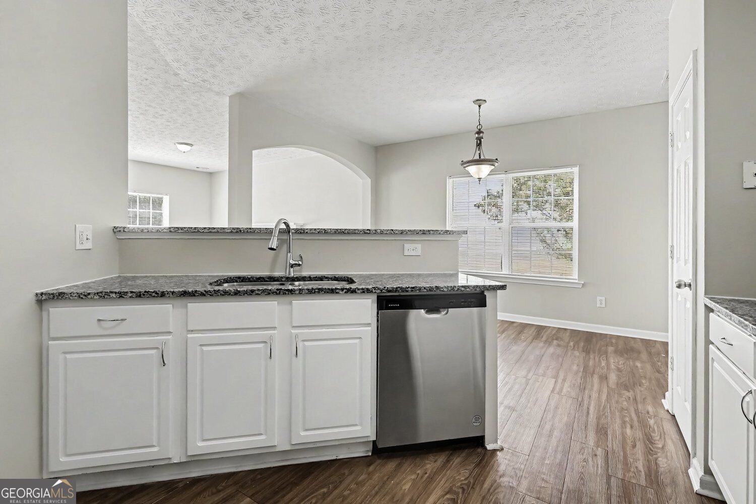 4102 Robin Circle Property Photo 6