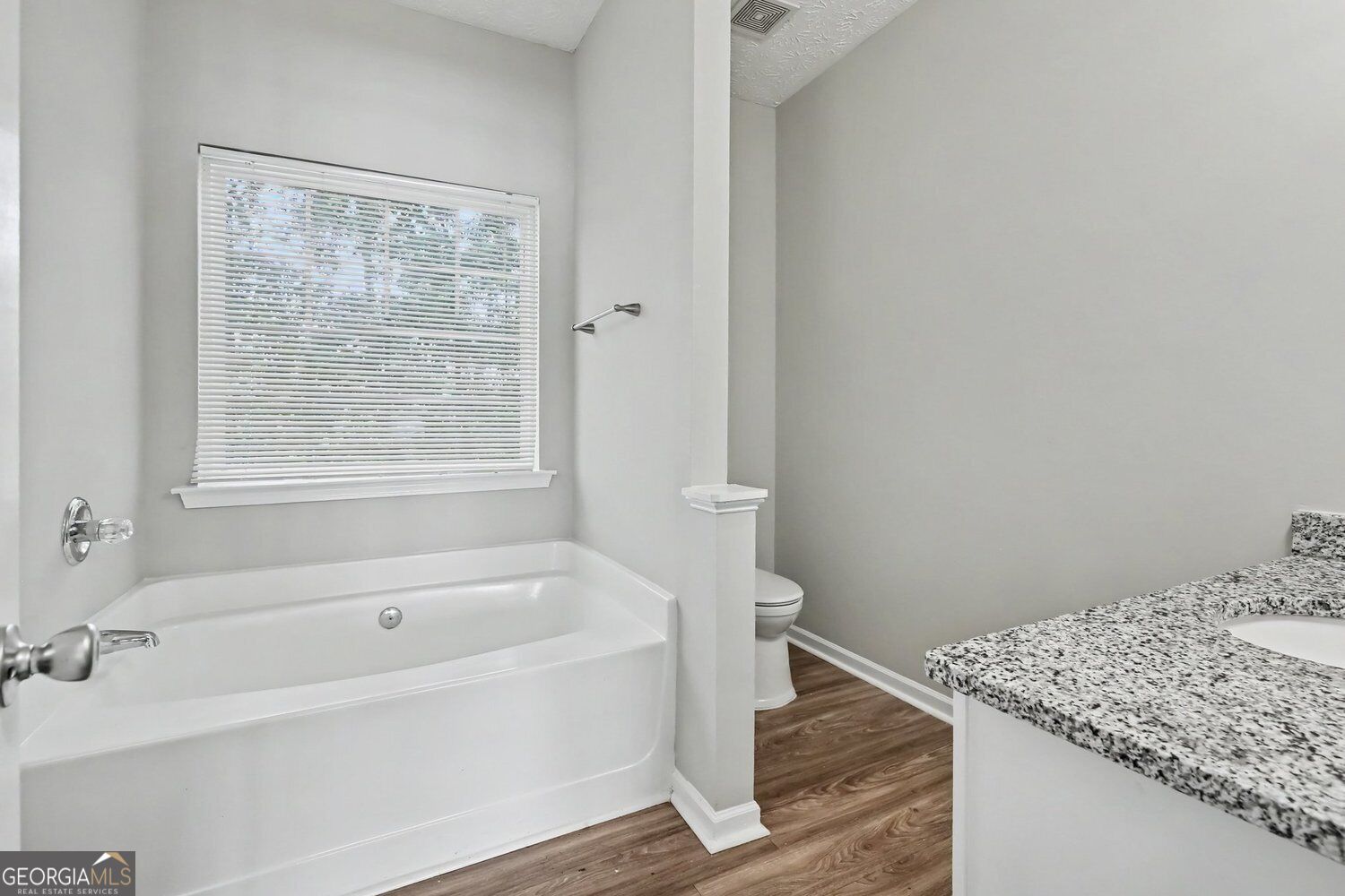 4102 Robin Circle Property Photo 10