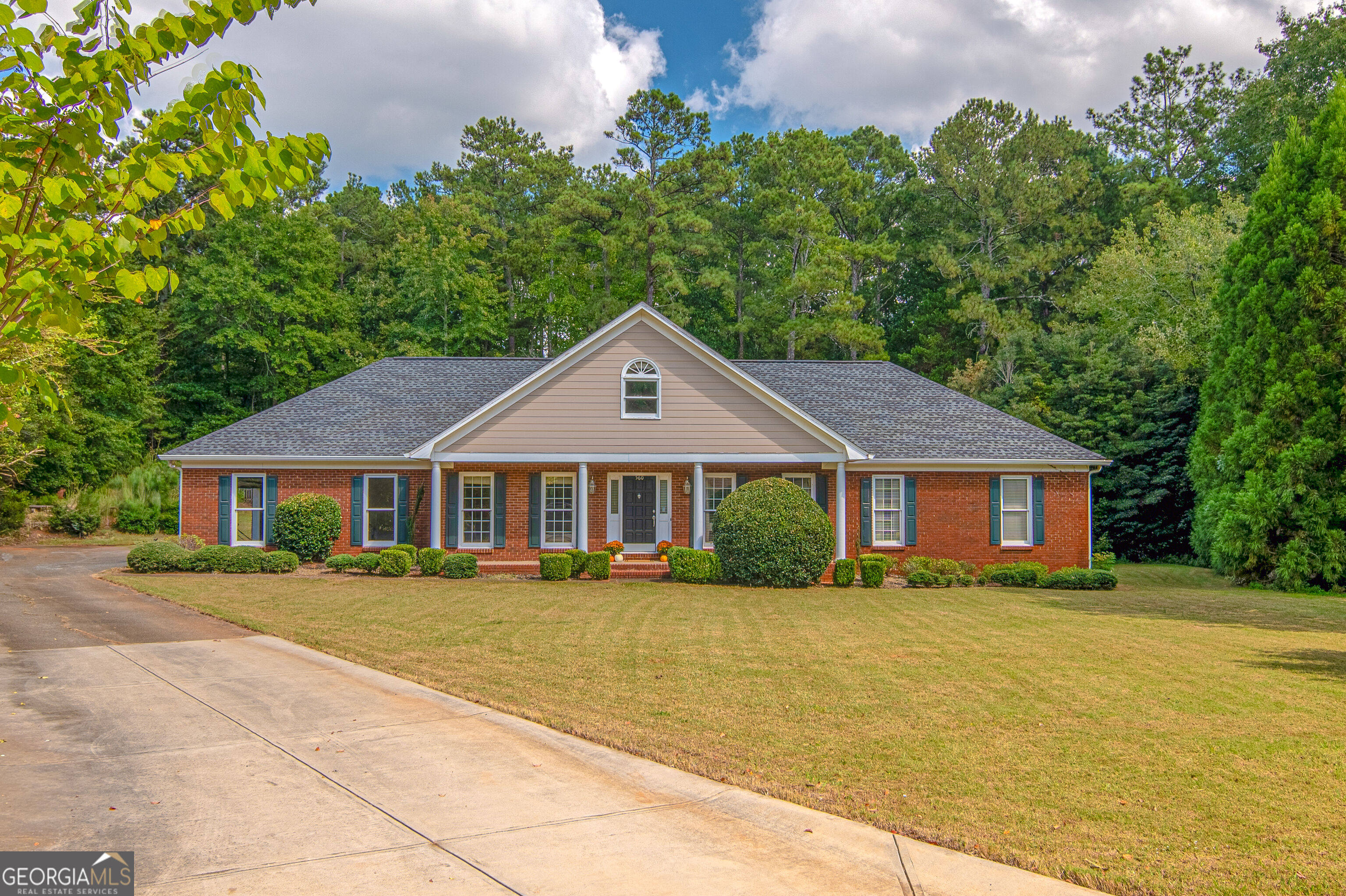560 Saddle Crest Drive Property Photo 4