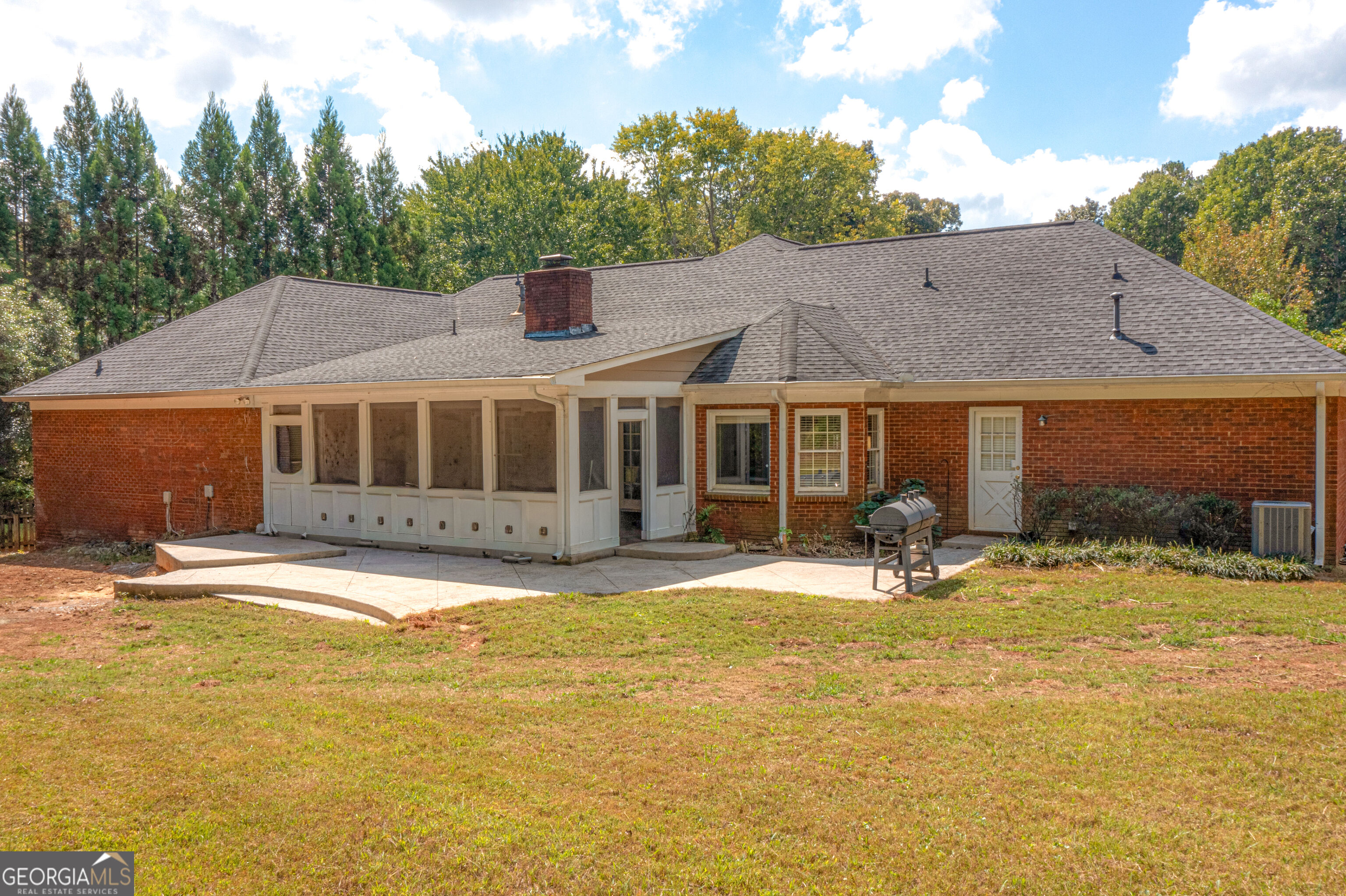560 Saddle Crest Drive Property Photo 6