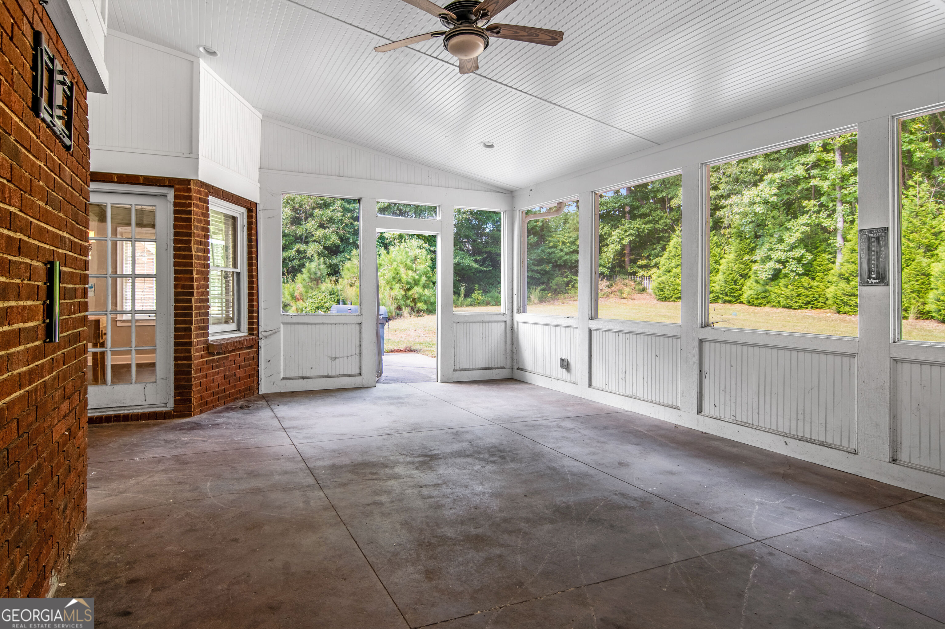 560 Saddle Crest Drive Property Photo 7
