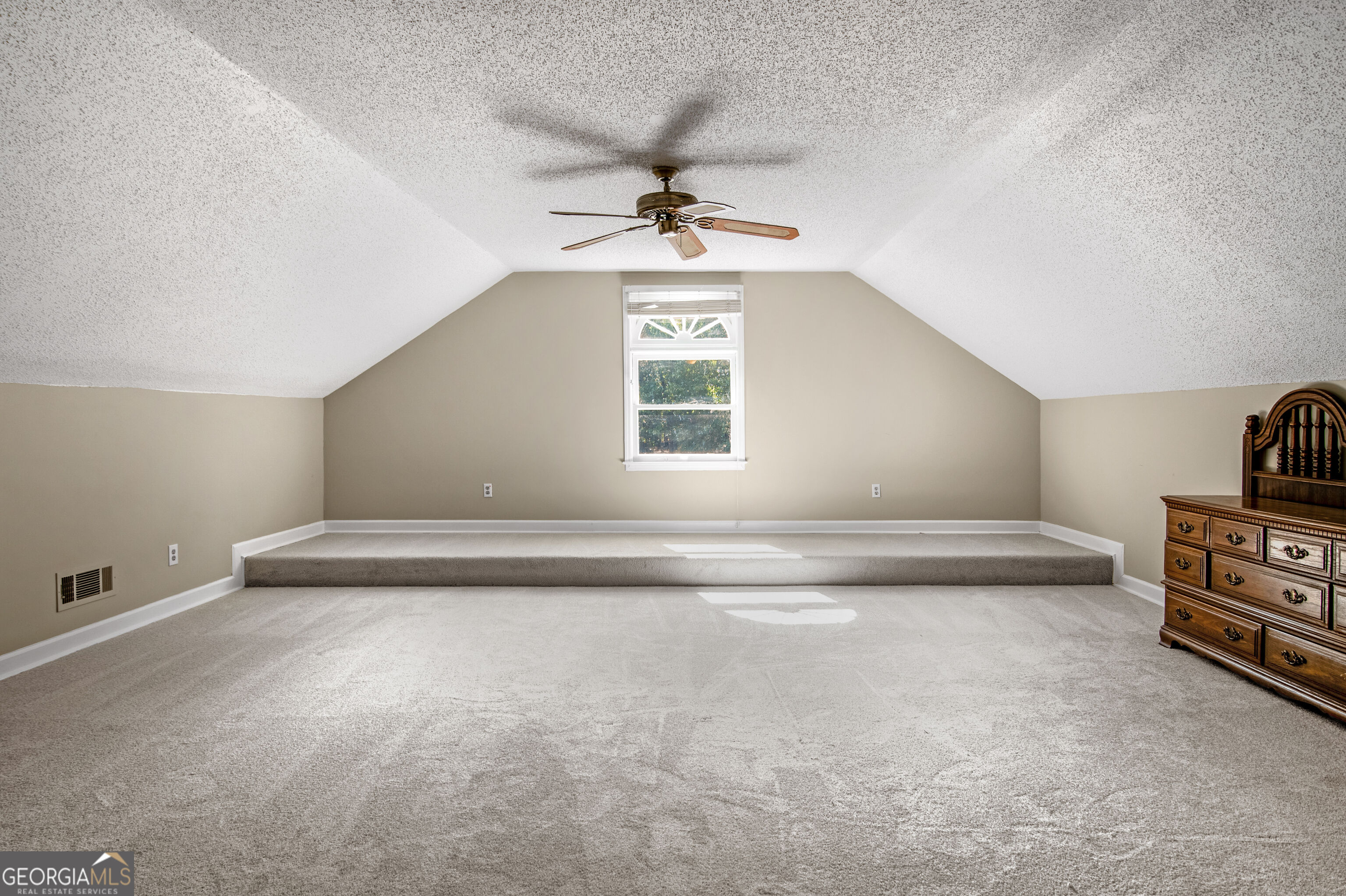 560 Saddle Crest Drive Property Photo 15