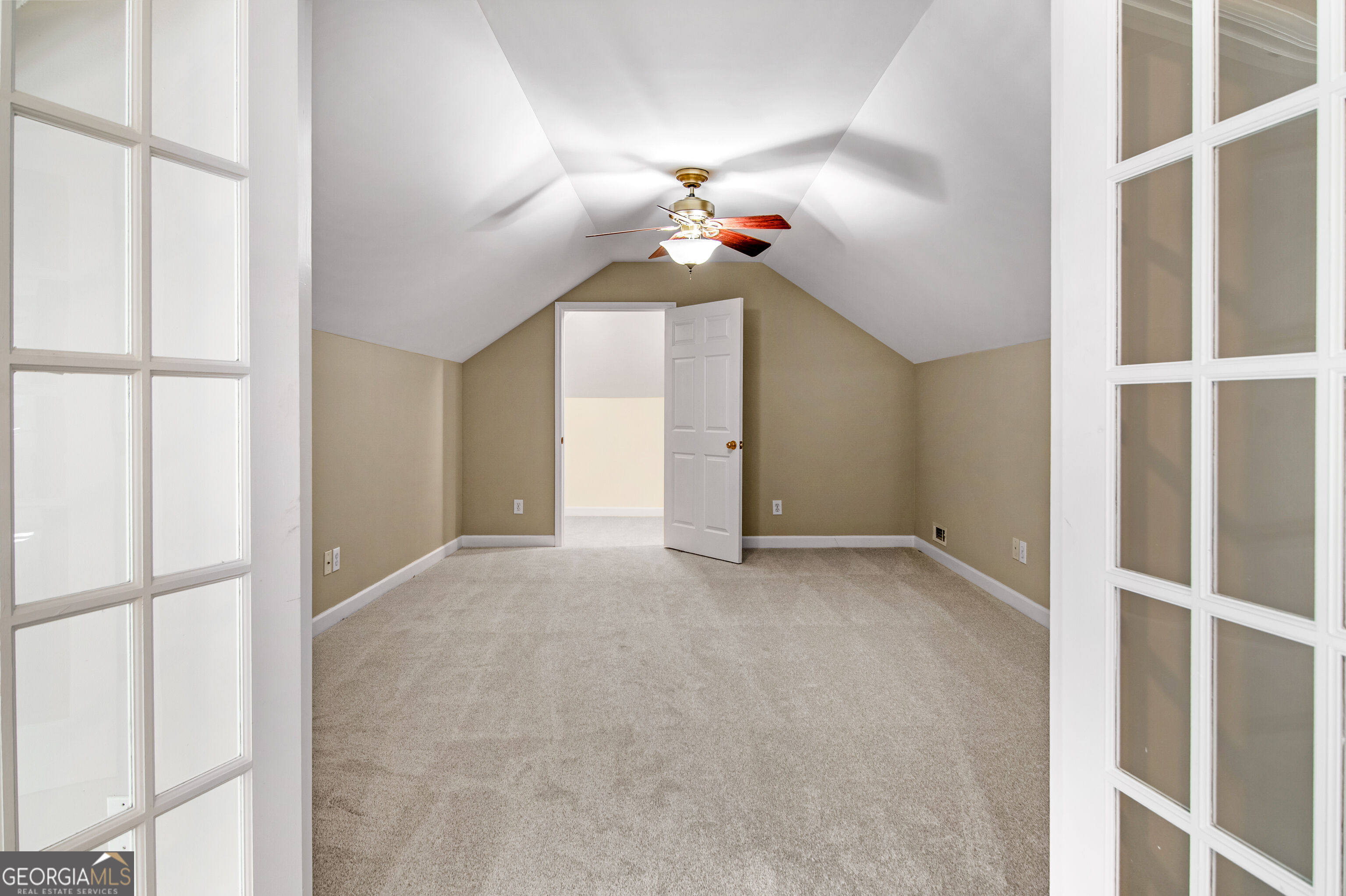 560 Saddle Crest Drive Property Photo 17