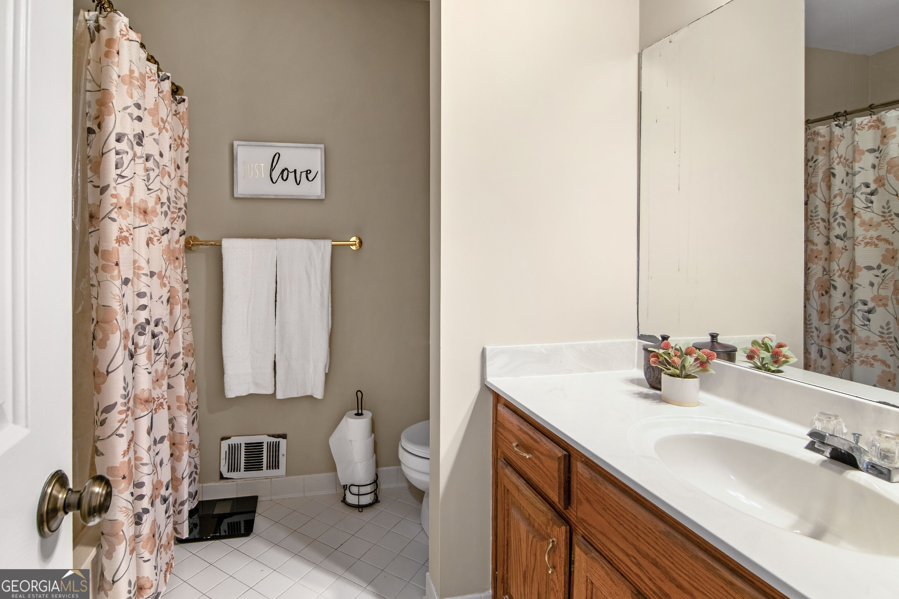 560 Saddle Crest Drive Property Photo 33