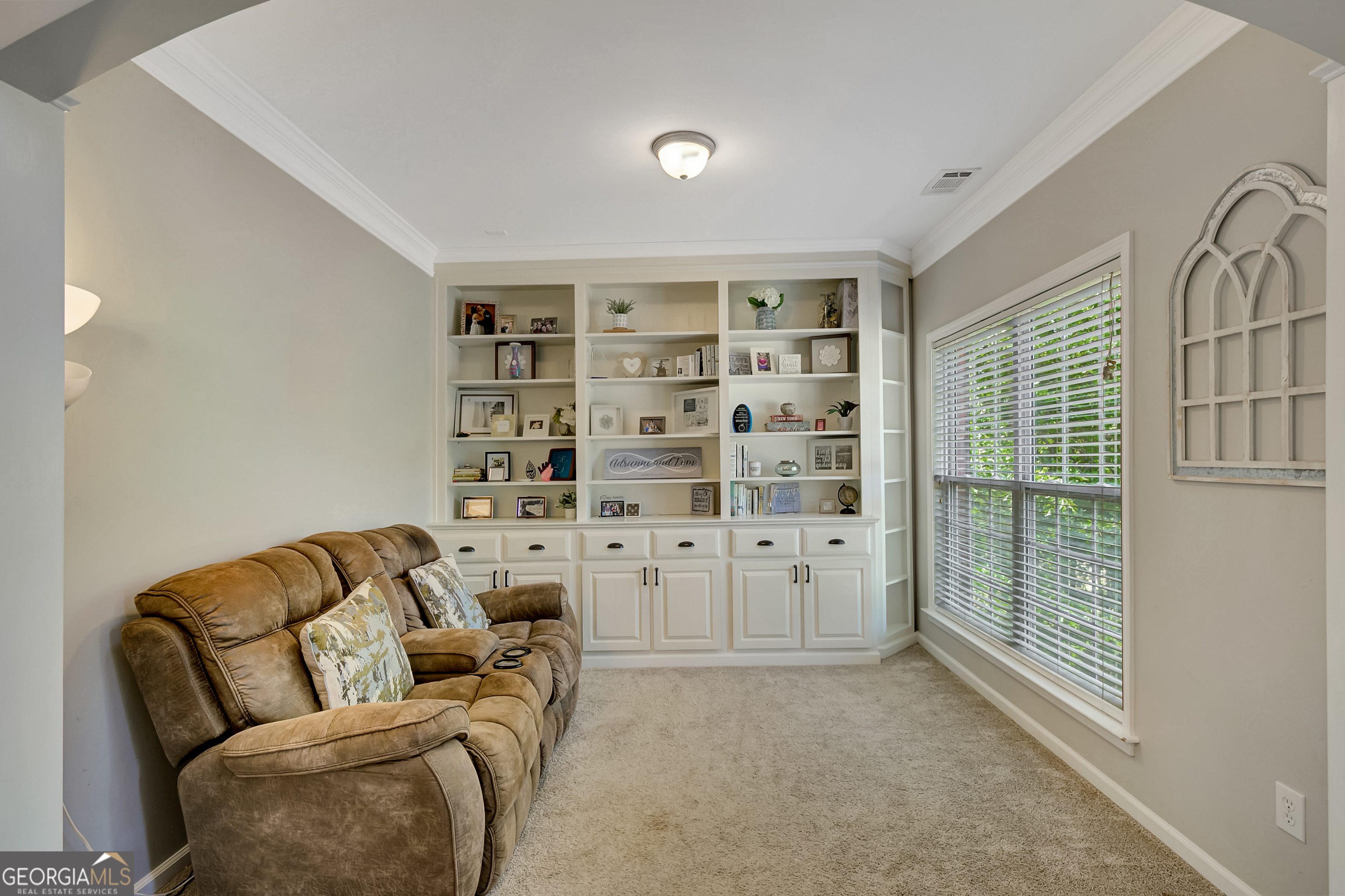 381 Rosebay Lane Property Photo 4